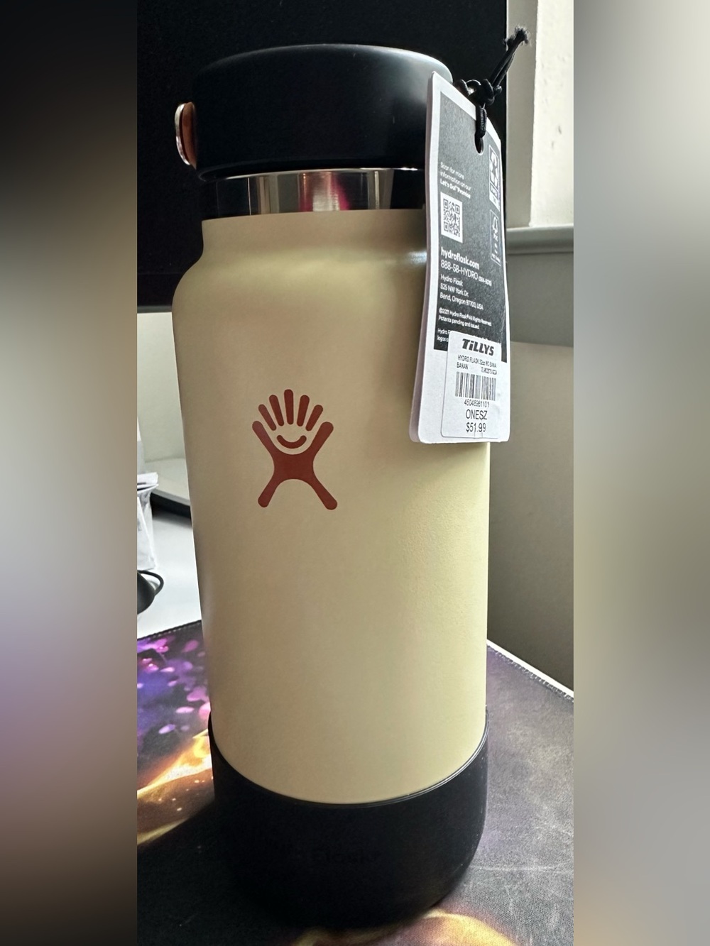 Hydro Flask 32 oz wide mouth bottle in Mellow. Brand new with tags.